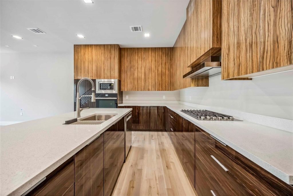 1111 W 21st Street - Photo 12