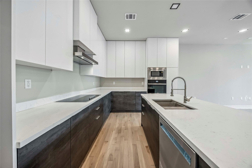 1111 W 21st Street - Photo 11