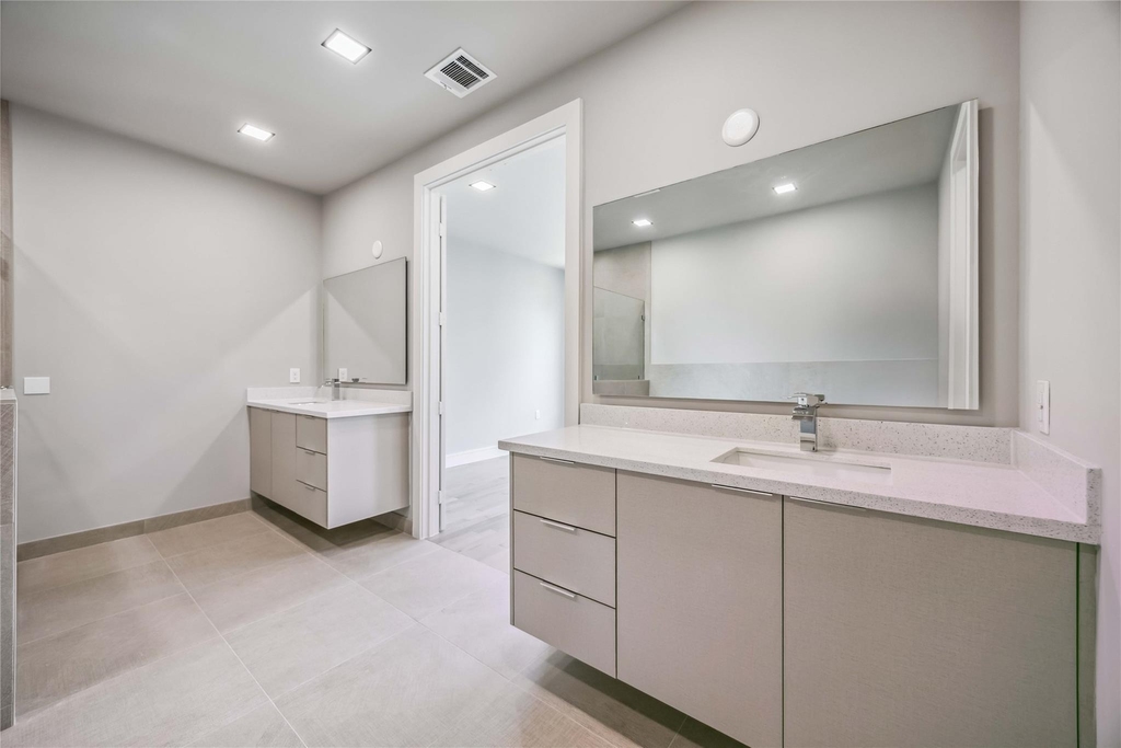 1111 W 21st Street - Photo 26