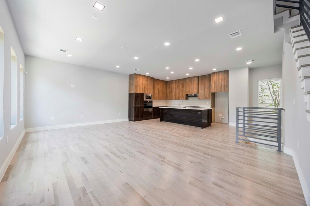 1111 W 21st Street - Photo 14