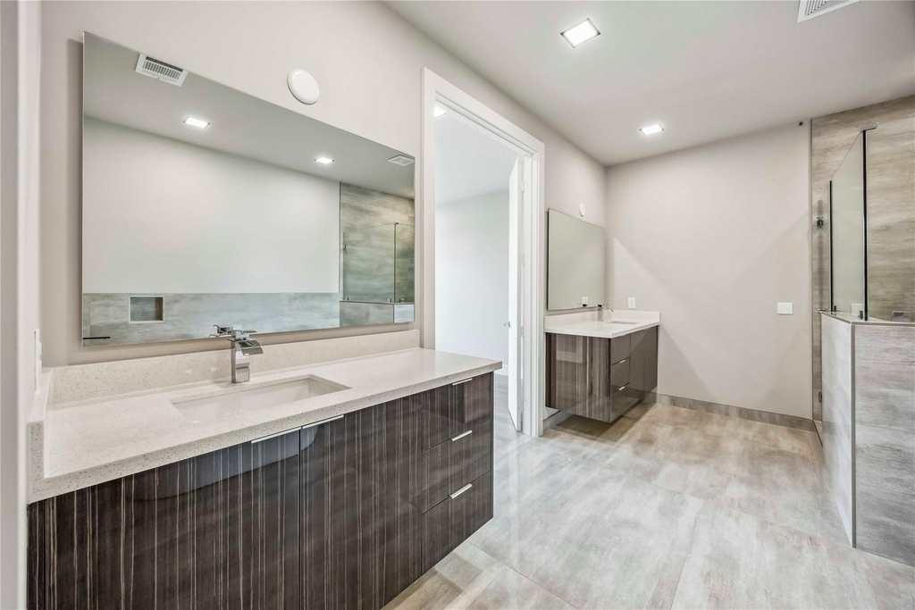 1111 W 21st Street - Photo 19