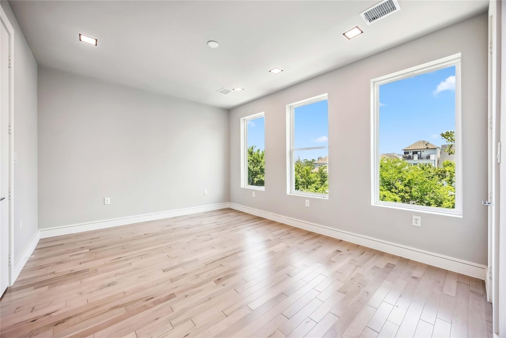 1111 W 21st Street - Photo 30