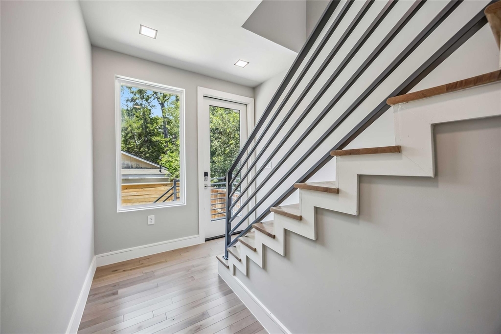 1111 W 21st Street - Photo 18