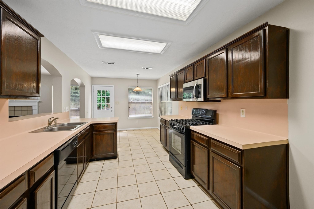 1631 Stonehaven Village Circle - Photo 8