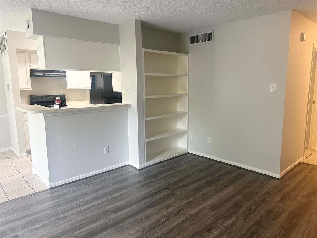 2120 El Paseo Street - Photo 3