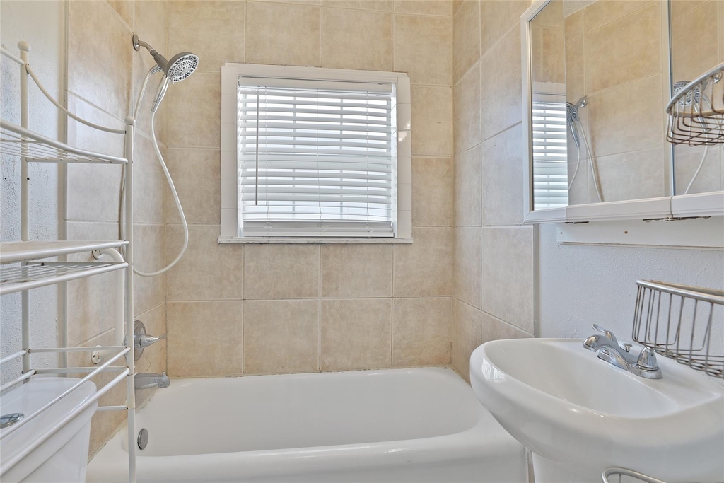 5007 Polk Street - Photo 9