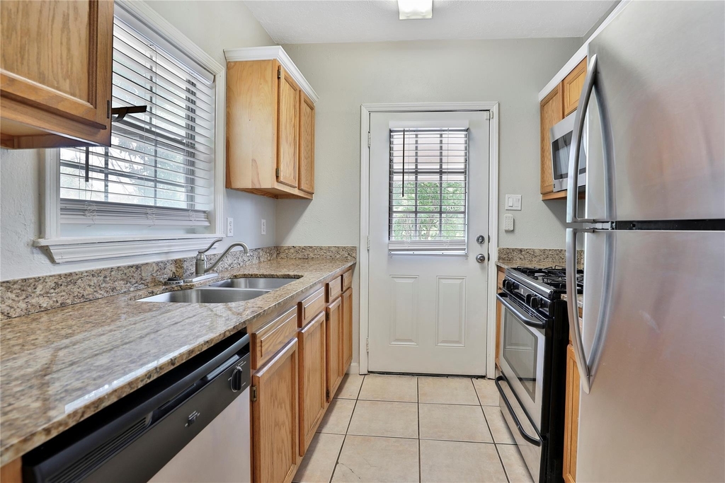 5007 Polk Street - Photo 4
