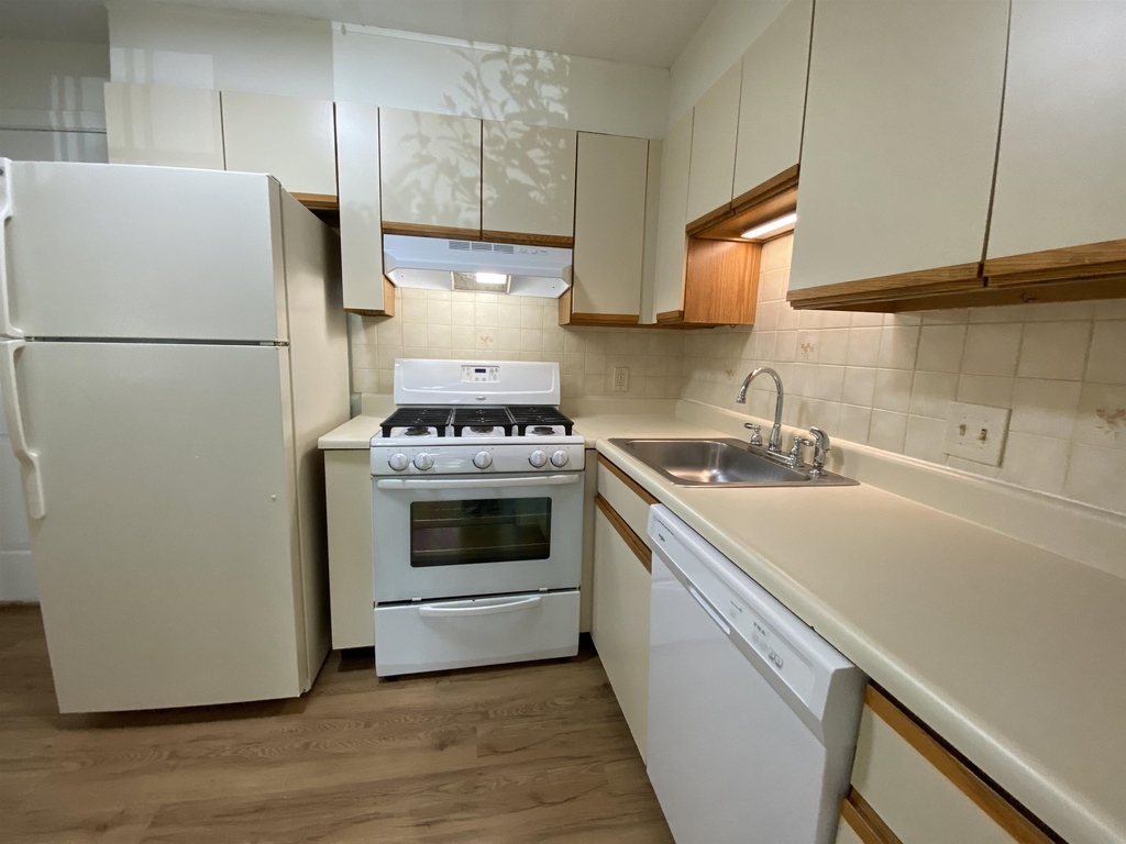 379 Huse - Photo 11