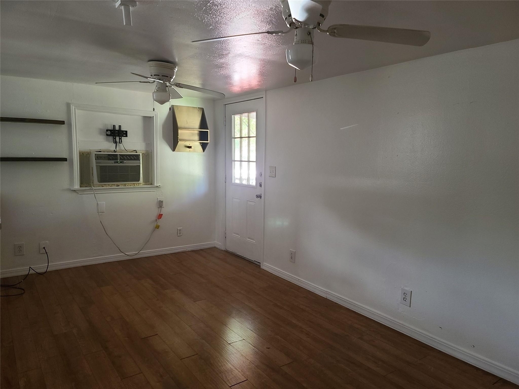410 N Avenue D - Photo 2