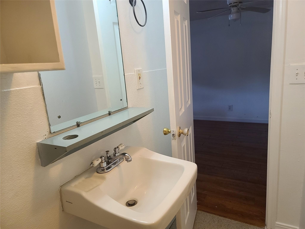 410 N Avenue D - Photo 9