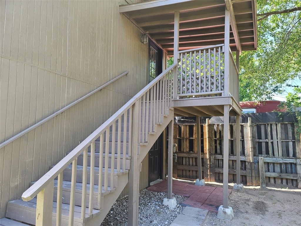 410 N Avenue D - Photo 1