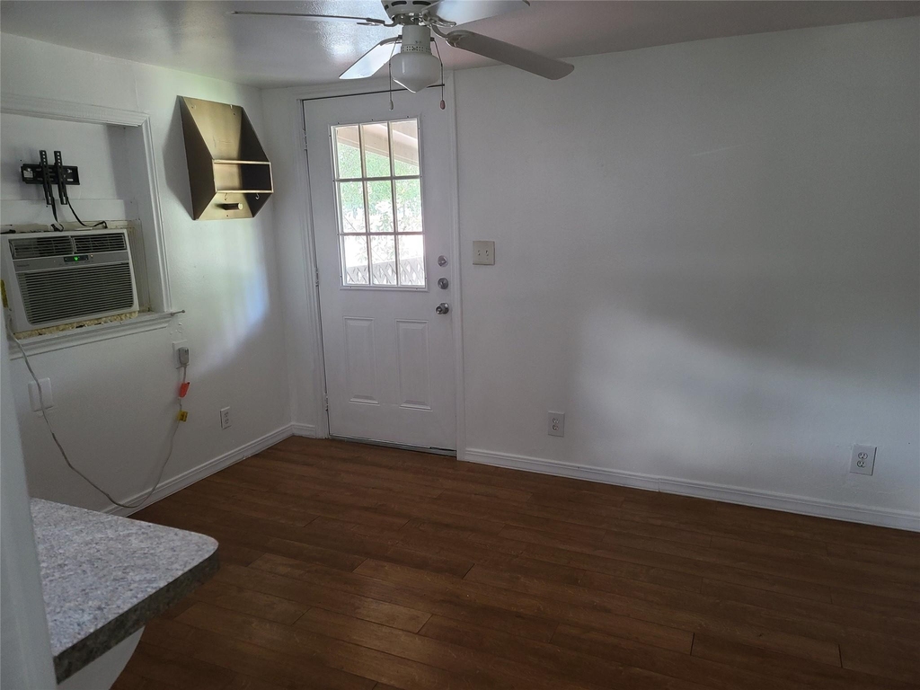 410 N Avenue D - Photo 3