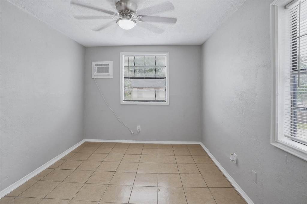 6700 Avenue S Unit D - Photo 9