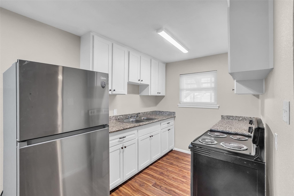 4706 Yellowstone Boulevard - Photo 9