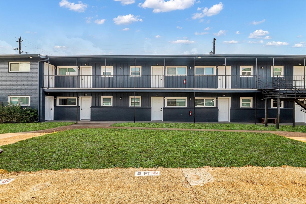 4706 Yellowstone Boulevard - Photo 5