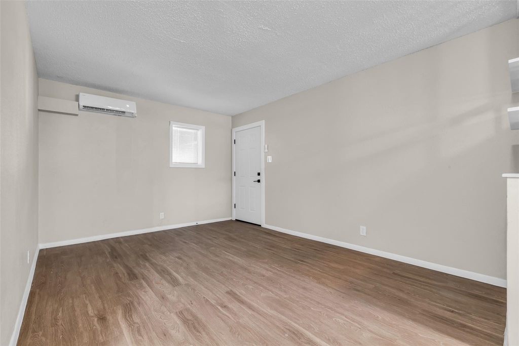4706 Yellowstone Boulevard - Photo 13