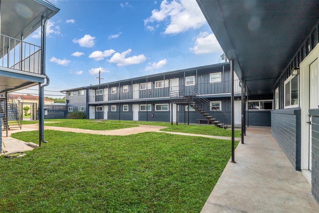 4706 Yellowstone Boulevard - Photo 4