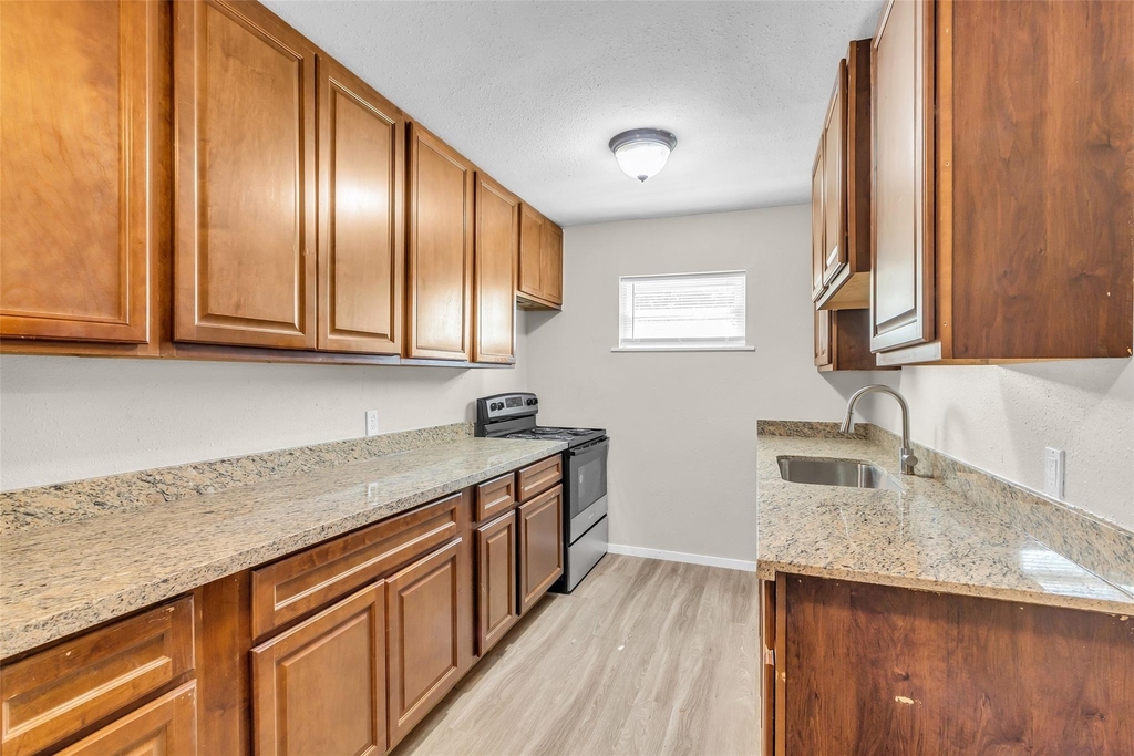4706 Yellowstone Boulevard - Photo 0
