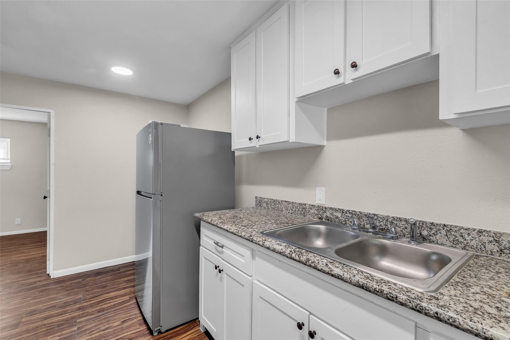 4706 Yellowstone Boulevard - Photo 18