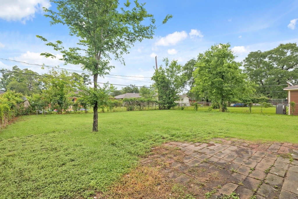 9133 Woodlyn Road - Photo 12