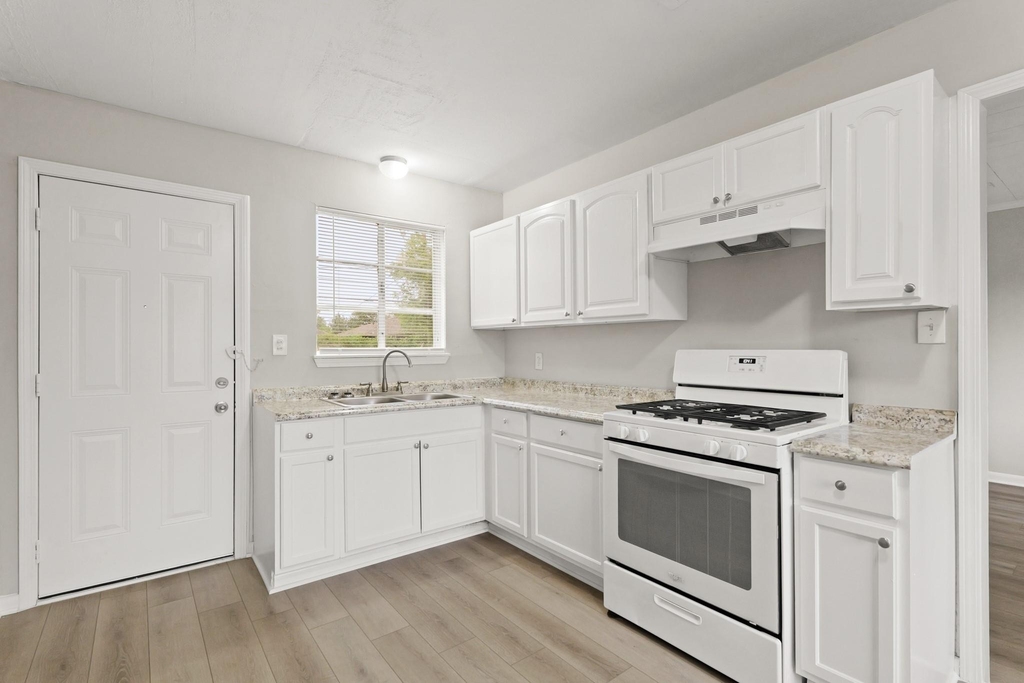 9133 Woodlyn Road - Photo 4