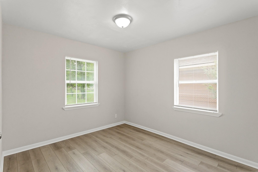 9133 Woodlyn Road - Photo 9