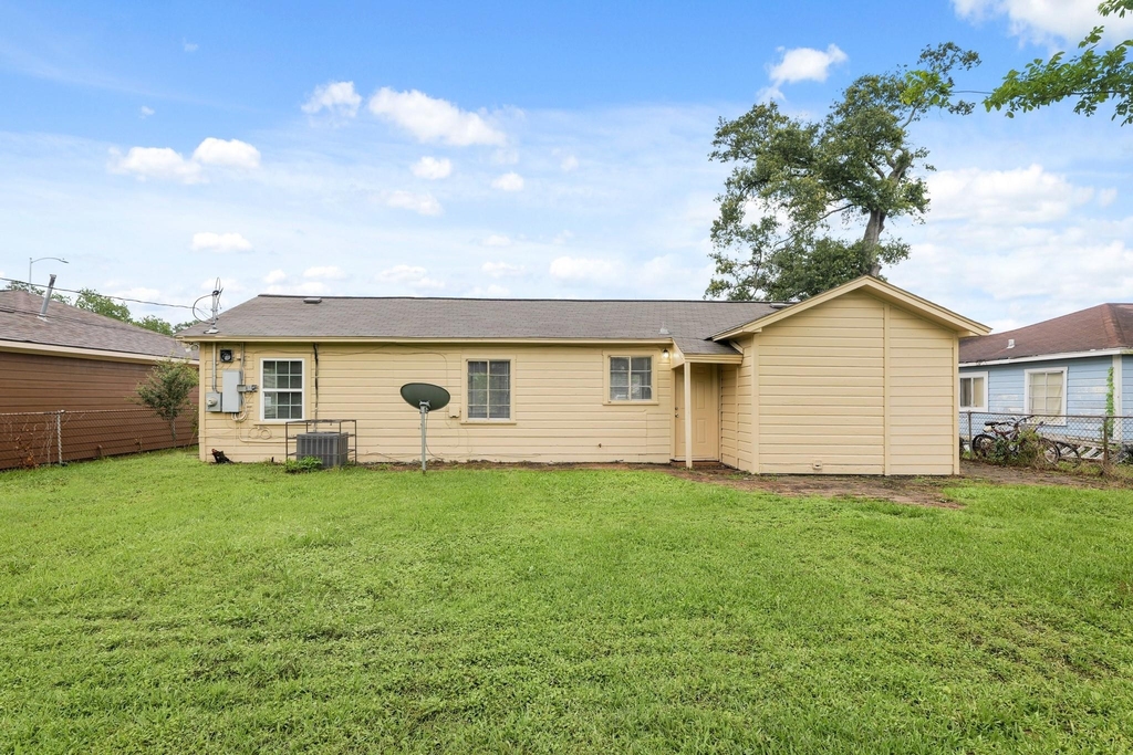 9133 Woodlyn Road - Photo 13