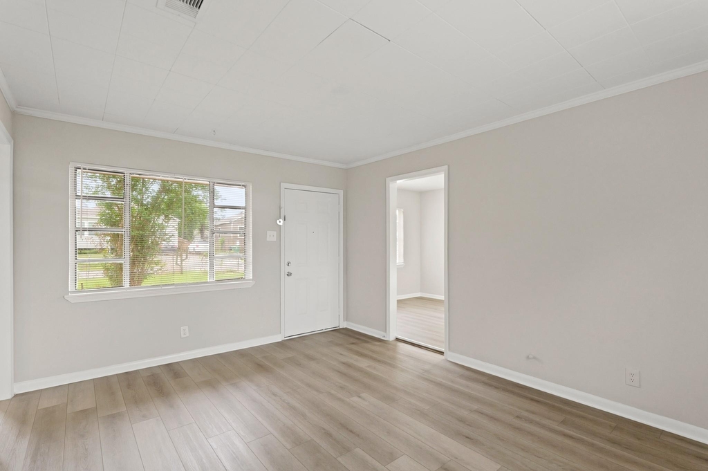 9133 Woodlyn Road - Photo 8