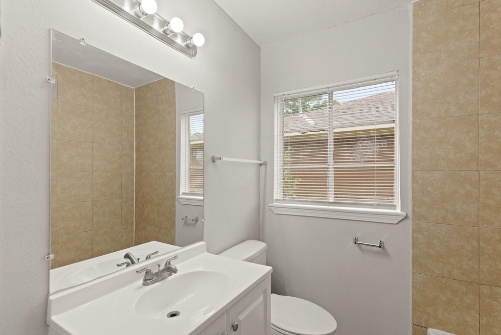 9133 Woodlyn Road - Photo 10
