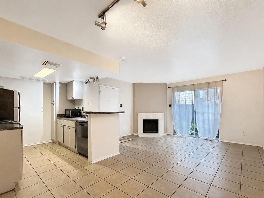 12905 Woodforest Boulevard - Photo 2