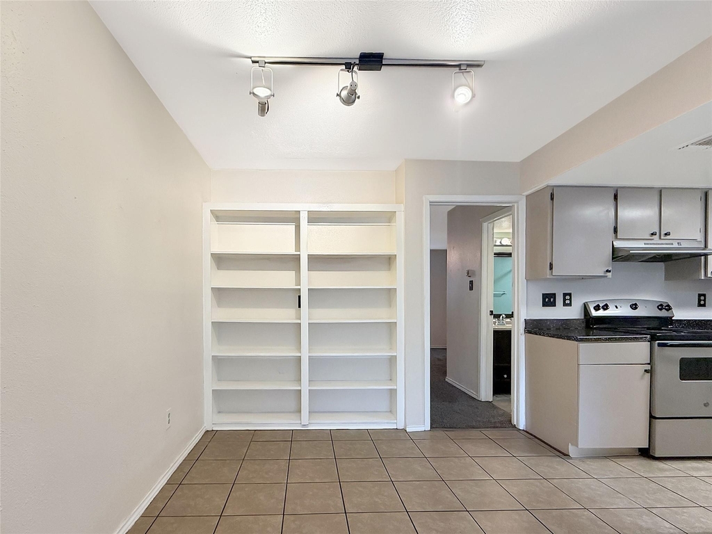 12905 Woodforest Boulevard - Photo 7