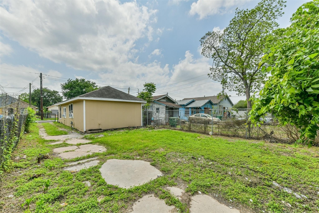 7615 Avenue E - Photo 19