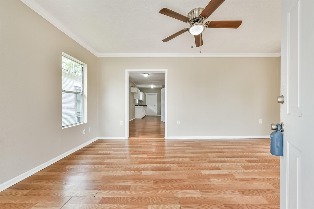 7615 Avenue E - Photo 7