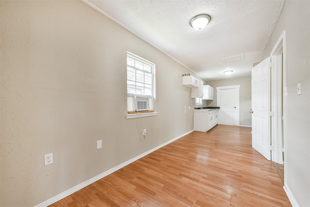 7615 Avenue E - Photo 4