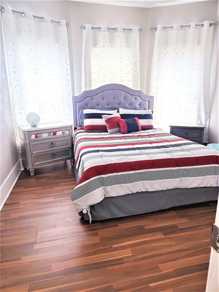 2605 Avenue Q - Photo 2