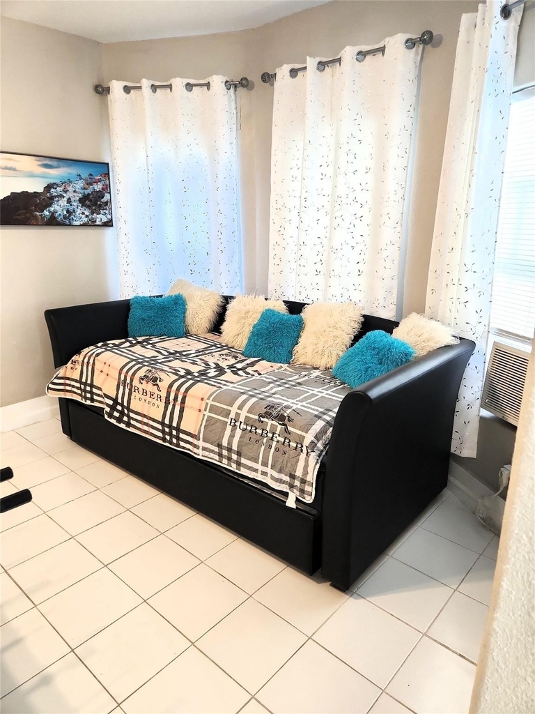 2605 Avenue Q - Photo 11