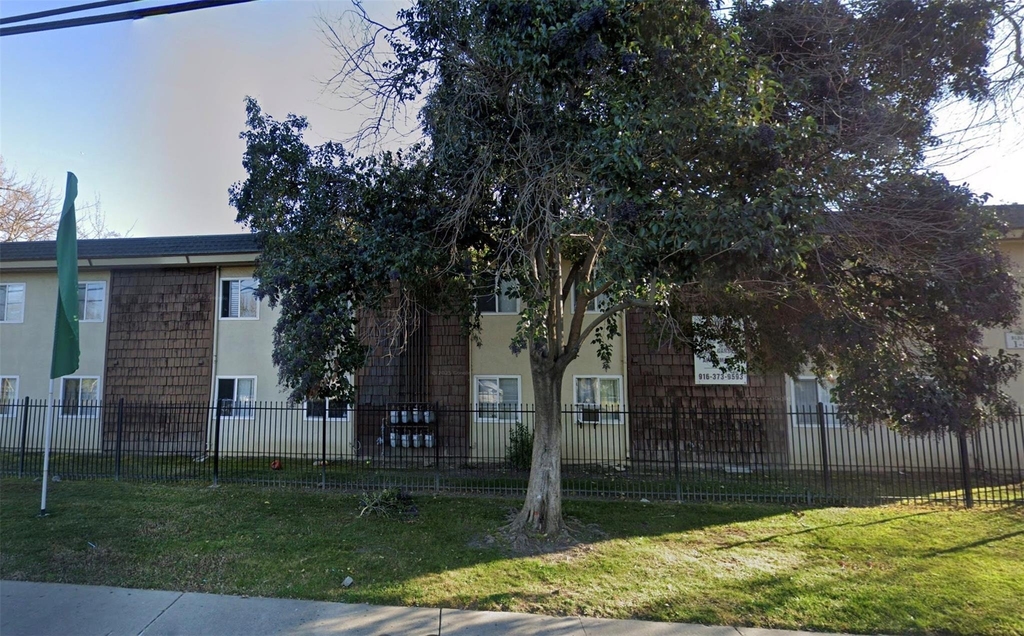 815 Bryte Avenue - Photo 2
