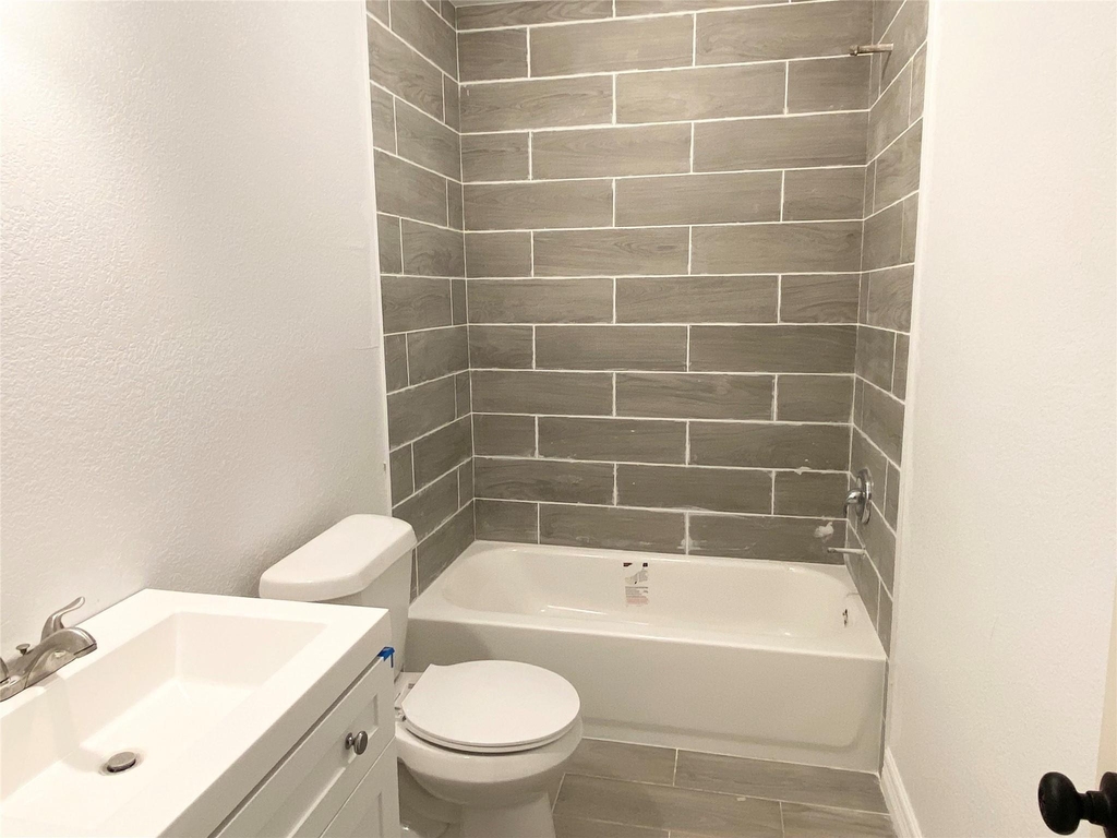 906 Eagle Avenue - Photo 2