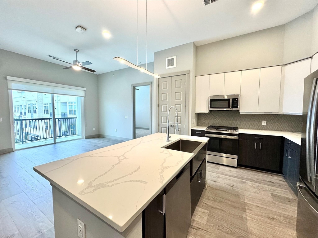 401 W 25th Street - Photo 13