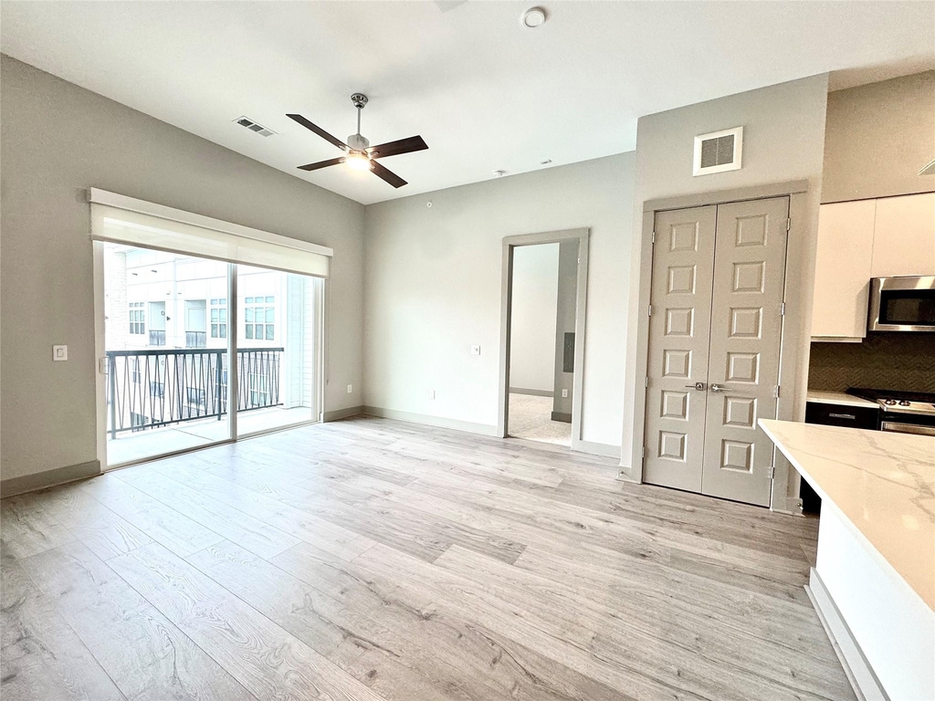 401 W 25th Street - Photo 3