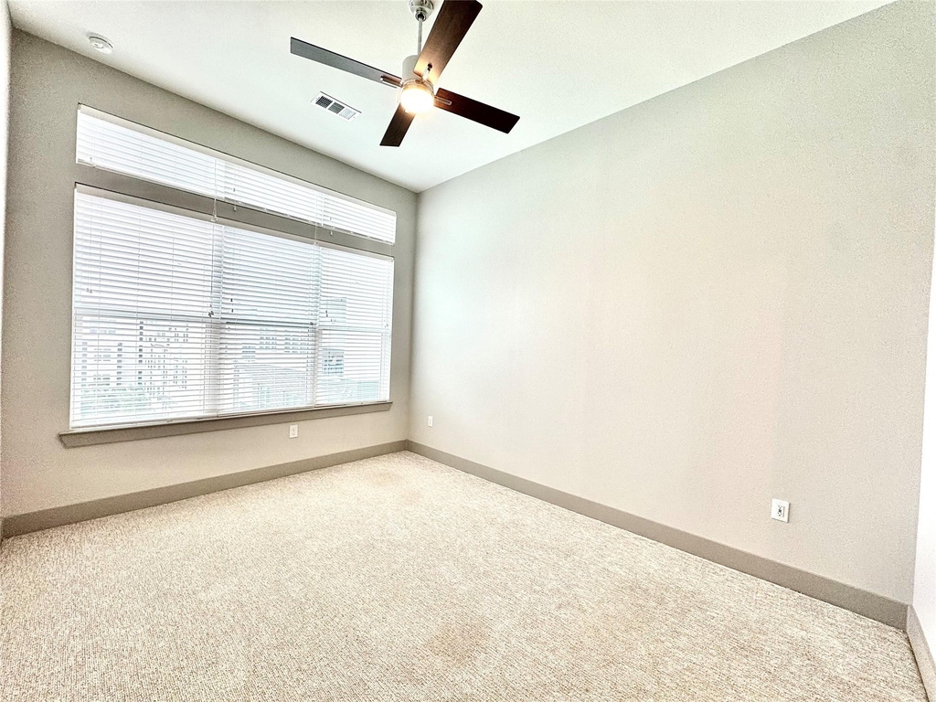 401 W 25th Street - Photo 5