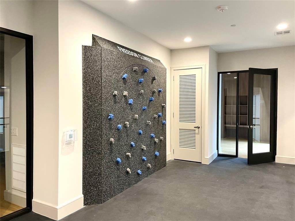 401 W 25th Street - Photo 17