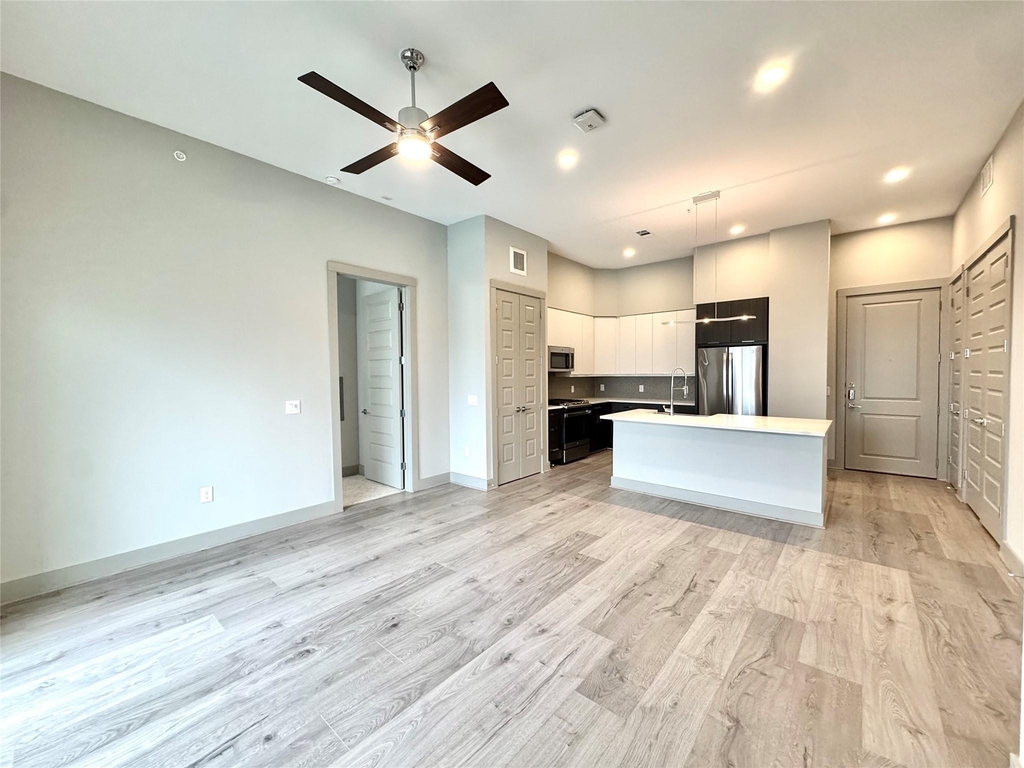 401 W 25th Street - Photo 14