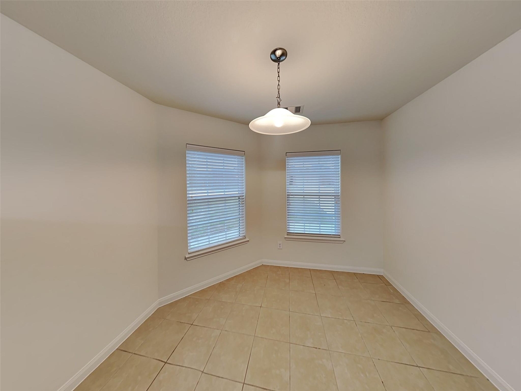 22718 Klingamans Way - Photo 4