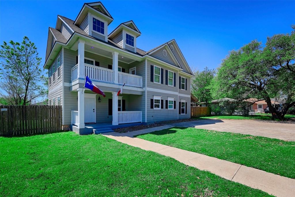1122 Detroit Street - Photo 0