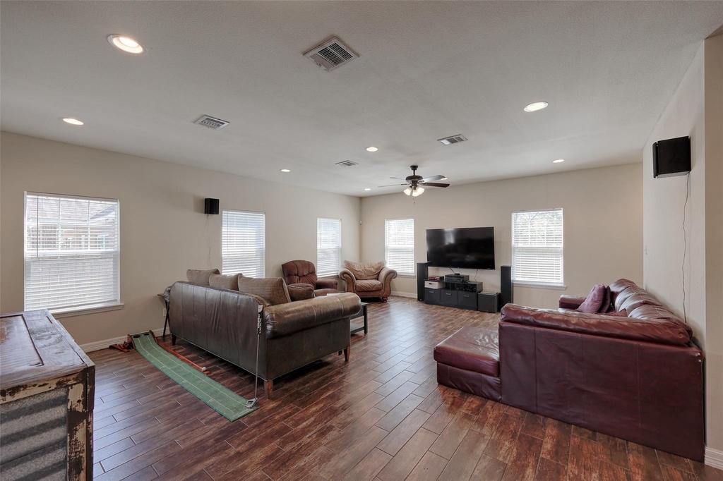 1122 Detroit Street - Photo 4