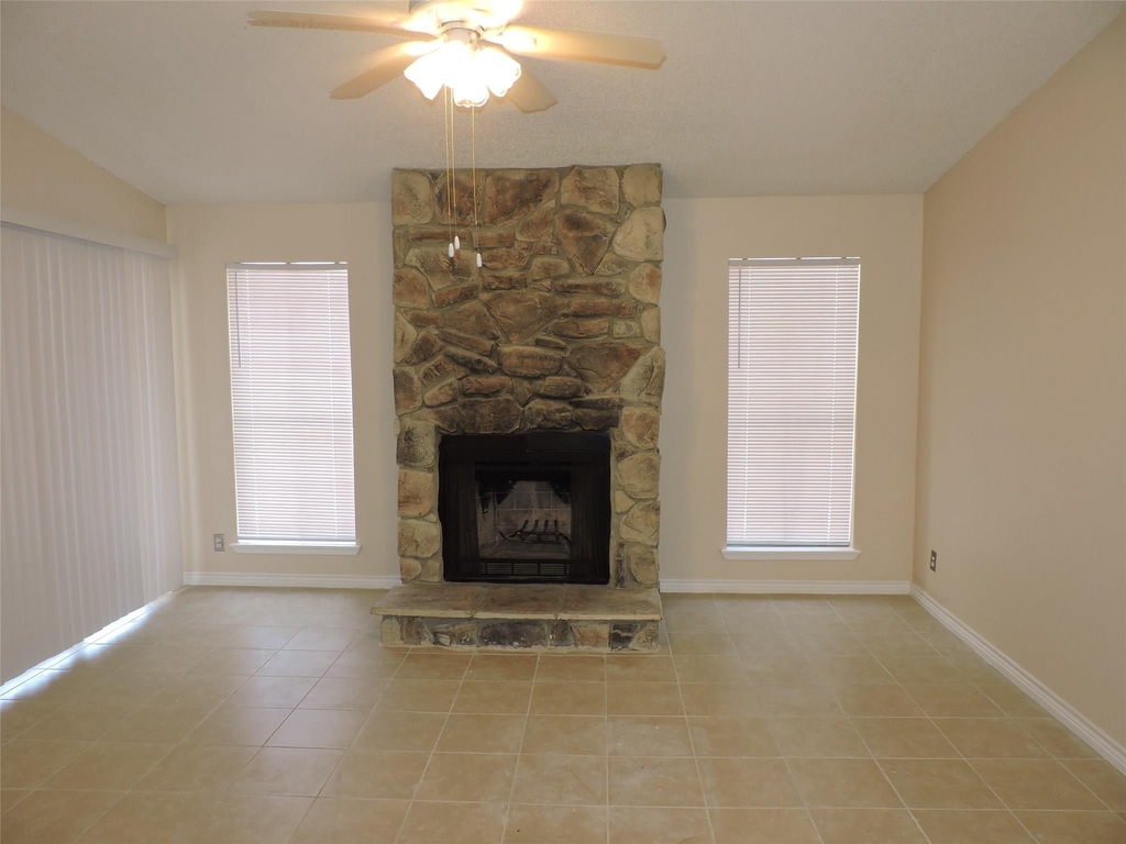 17401 Red Oak Drive - Photo 2