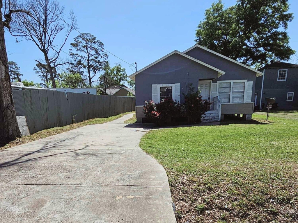 8708 Lanewood Drive - Photo 0