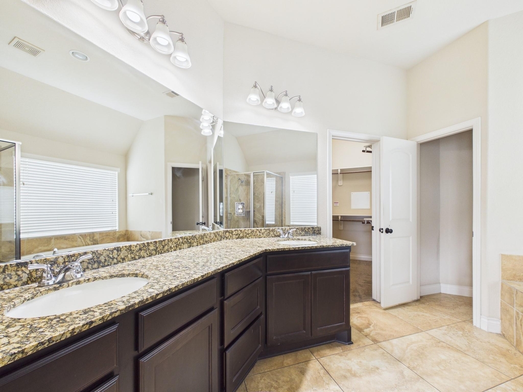 2807 Naples Park Lane - Photo 16