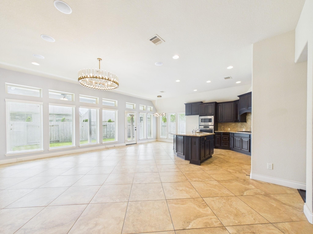 2807 Naples Park Lane - Photo 9